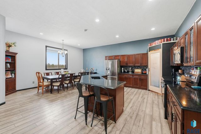 310 Praire Hills Dr Drive, Mitchell, SD 57301