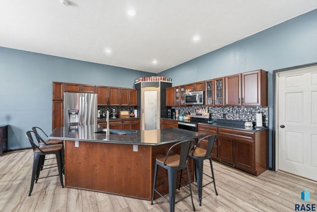 310 Praire Hills Dr Drive, Mitchell, SD 57301