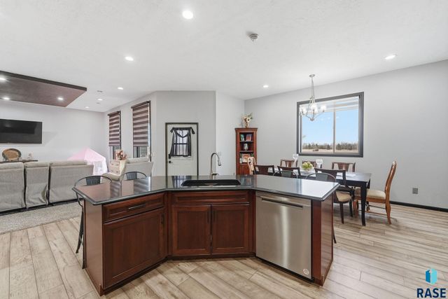 310 Praire Hills Dr Drive, Mitchell, SD 57301