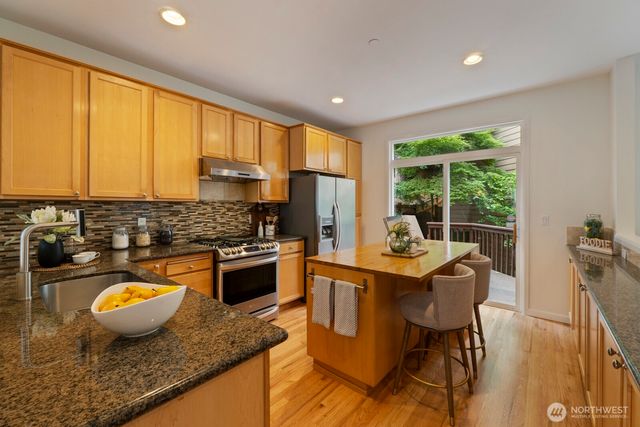71 Sunset Court NW, Issaquah, WA 98027