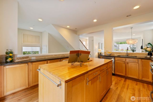 71 Sunset Court NW, Issaquah, WA 98027