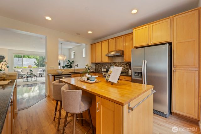 71 Sunset Court NW, Issaquah, WA 98027