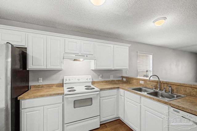 10588 Wilderness Ln, Pensacola, FL 32534