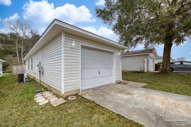 10588 Wilderness Ln, Pensacola, FL 32534