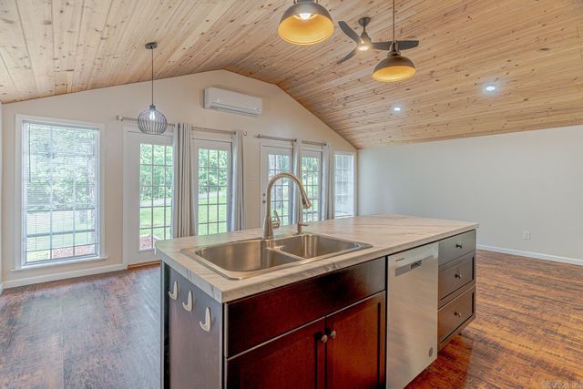 138 Flathead Dr, Cherokee Village, AR 72529
