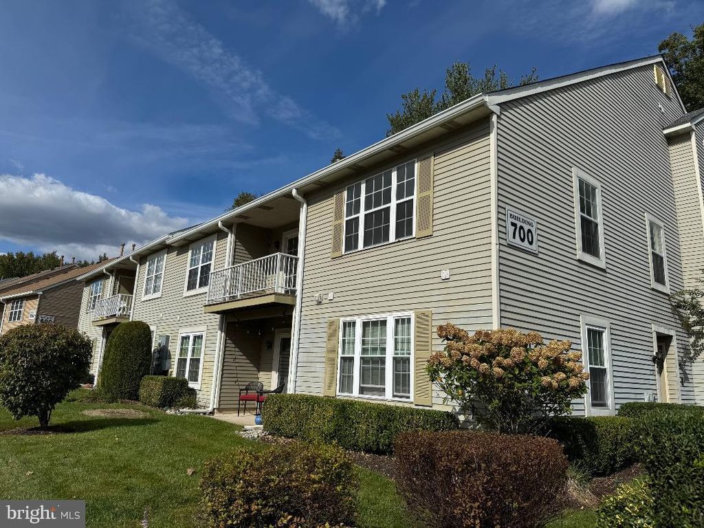 708-B RALSTON DR, Mount Laurel, NJ 08054