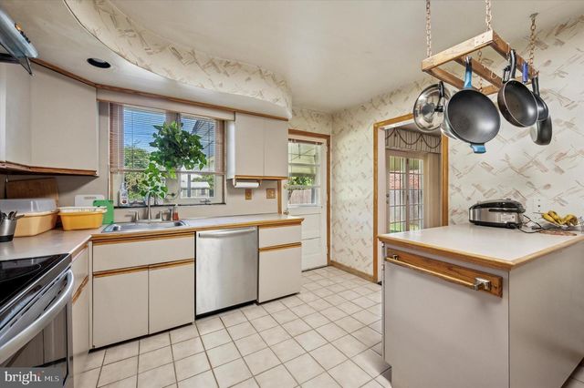 1200 GAINSBORO RD, Bala Cynwyd, PA 19004