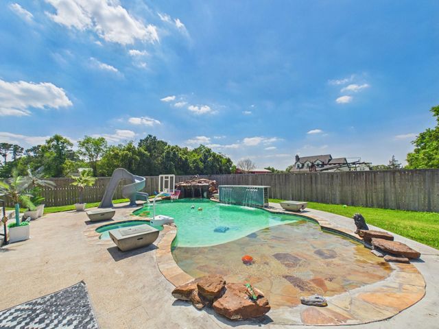 1259 County Road 147, Alvin, TX 77511