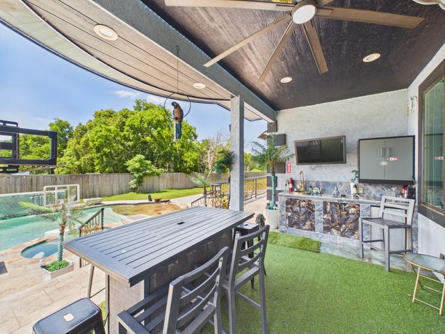 1259 County Road 147, Alvin, TX 77511