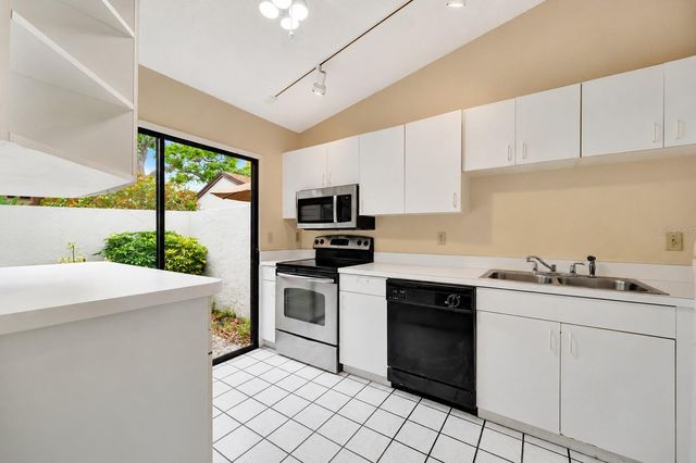 2925 PARK LAKE DRIVE 12, Bradenton, FL 34209
