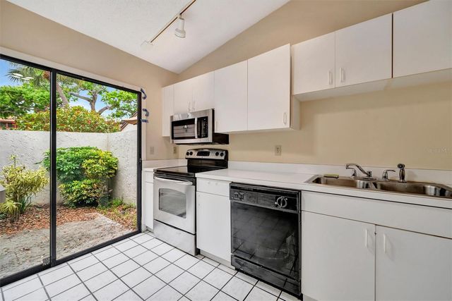 2925 PARK LAKE DRIVE 12, Bradenton, FL 34209