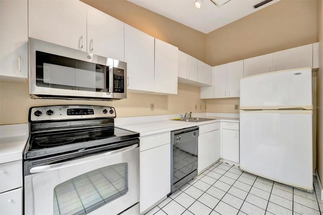 2925 PARK LAKE DRIVE 12, Bradenton, FL 34209