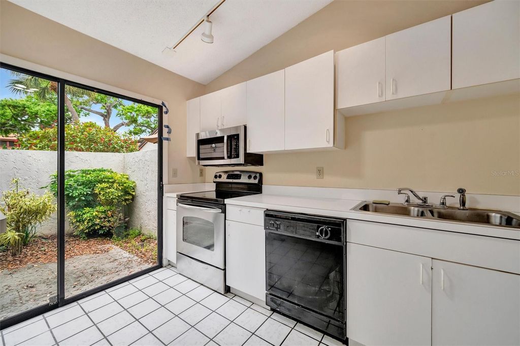 Image 7 of property listing at 2925 PARK LAKE DRIVE 12, Bradenton, FL 34209