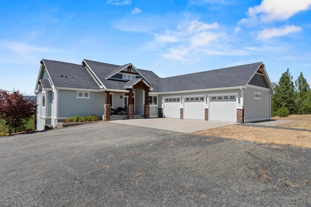 8907 S Wild Hare Ln, Mica, WA 99023