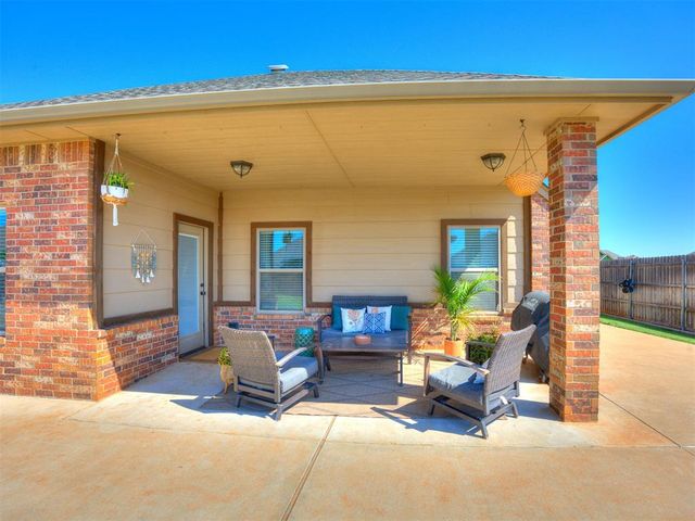 3349 Sage Brush Place, Yukon, OK 73099