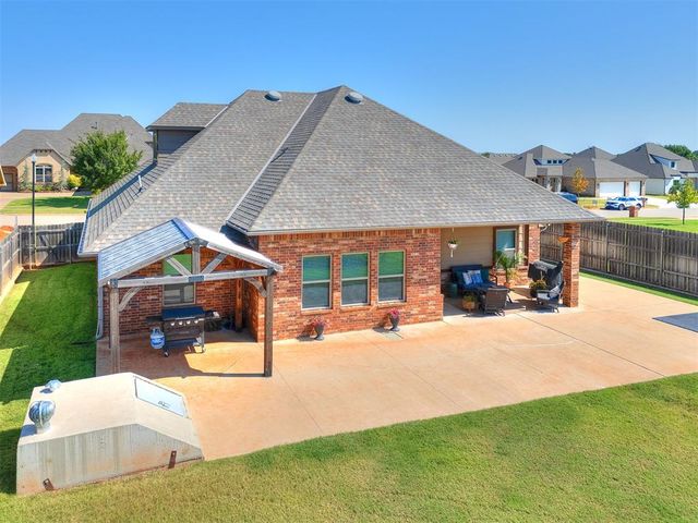 3349 Sage Brush Place, Yukon, OK 73099