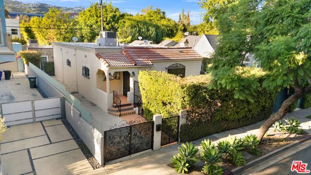 8719 Bonner Drive, West Hollywood, CA 90048