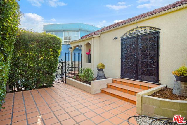 8719 Bonner Drive, West Hollywood, CA 90048