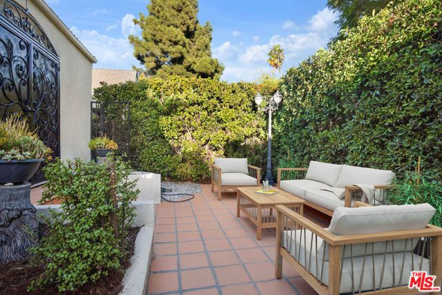 8719 Bonner Drive, West Hollywood, CA 90048