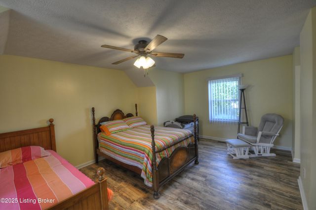 5910 Full Moon Ct, Louisville, KY 40216