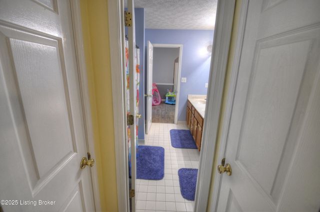 5910 Full Moon Ct, Louisville, KY 40216