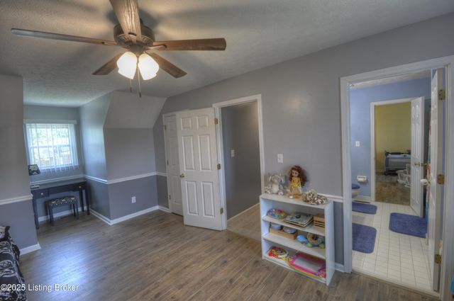 5910 Full Moon Ct, Louisville, KY 40216