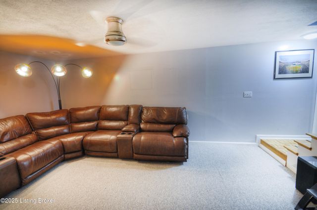 5910 Full Moon Ct, Louisville, KY 40216