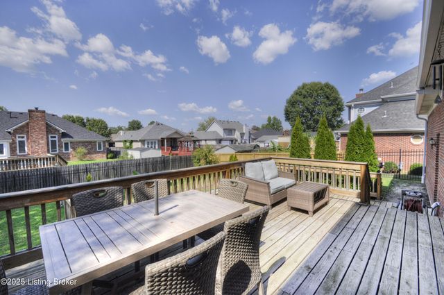 5910 Full Moon Ct, Louisville, KY 40216