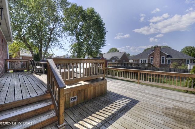 5910 Full Moon Ct, Louisville, KY 40216