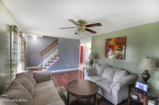 5910 Full Moon Ct, Louisville, KY 40216