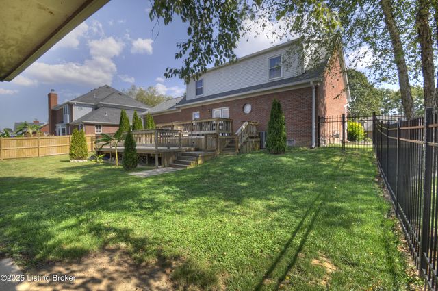 5910 Full Moon Ct, Louisville, KY 40216