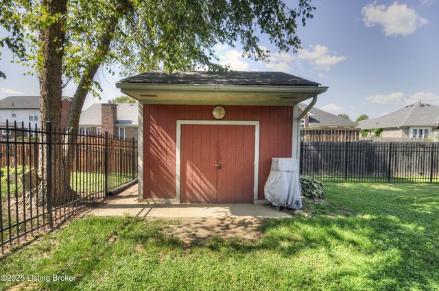 5910 Full Moon Ct, Louisville, KY 40216