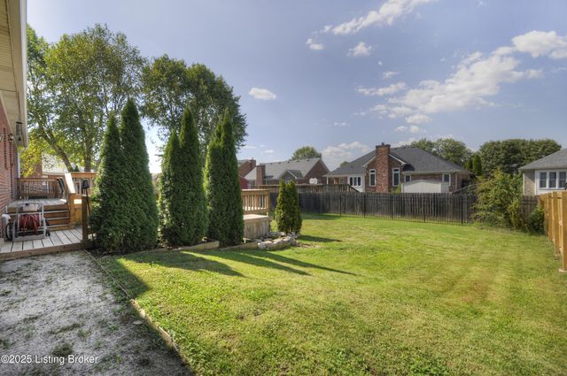 5910 Full Moon Ct, Louisville, KY 40216