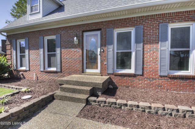 5910 Full Moon Ct, Louisville, KY 40216