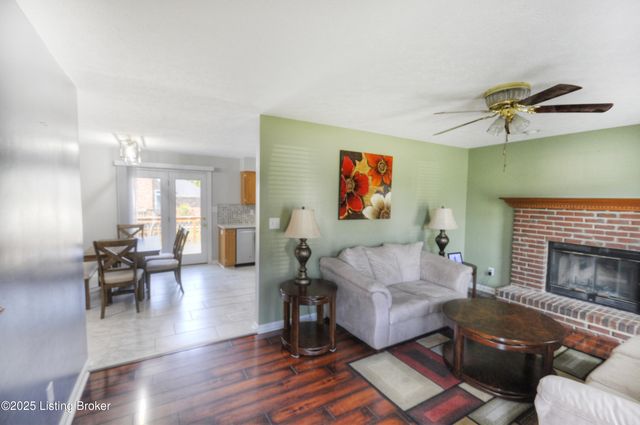 5910 Full Moon Ct, Louisville, KY 40216