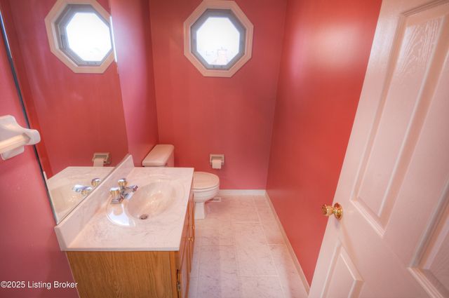 5910 Full Moon Ct, Louisville, KY 40216