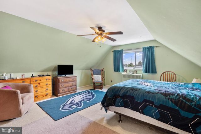 27 JASMINE RD, Levittown, PA 19056