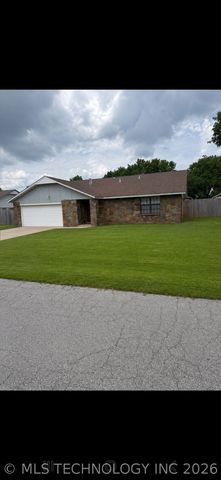 17401 E 77th Street North, Owasso, OK 74055