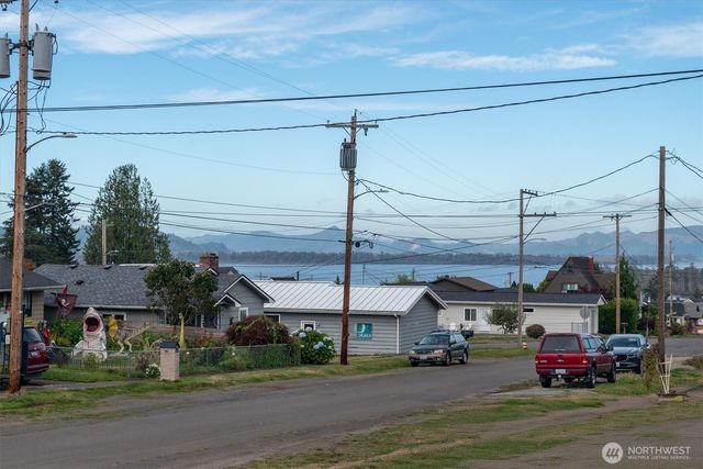 475 S 2nd Street, Cathlamet, WA 98612