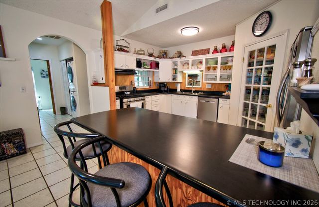 8677 E 63rd Street S, Braggs, OK 74423