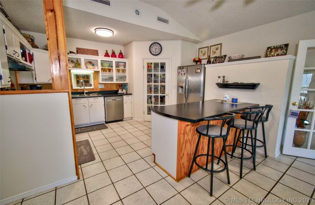 8677 E 63rd Street S, Braggs, OK 74423