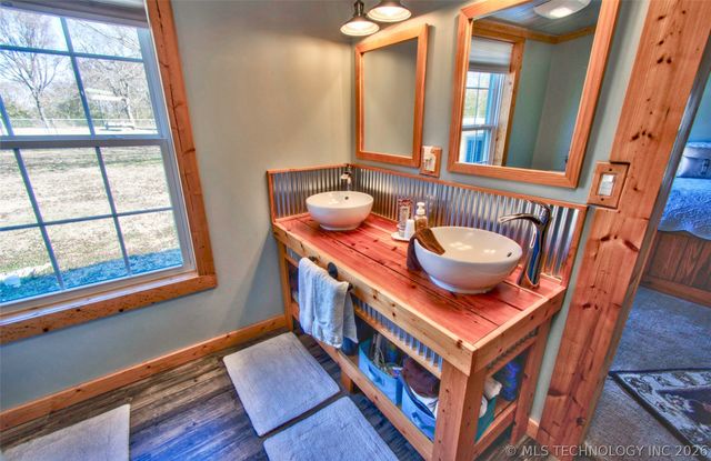 8677 E 63rd Street S, Braggs, OK 74423