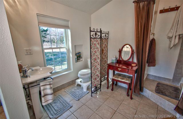 8677 E 63rd Street S, Braggs, OK 74423