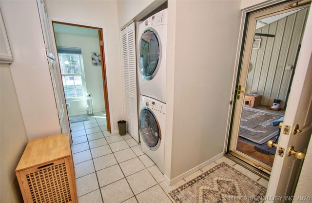 8677 E 63rd Street S, Braggs, OK 74423