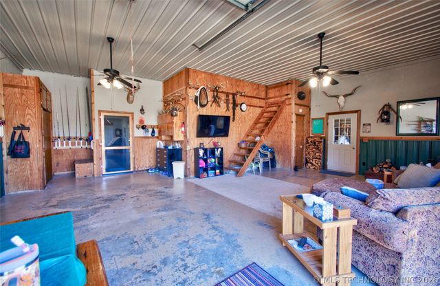 8677 E 63rd Street S, Braggs, OK 74423