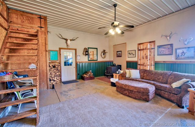 8677 E 63rd Street S, Braggs, OK 74423