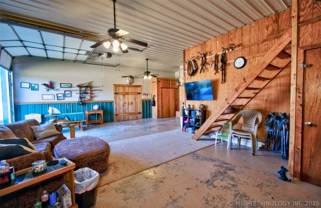 8677 E 63rd Street S, Braggs, OK 74423