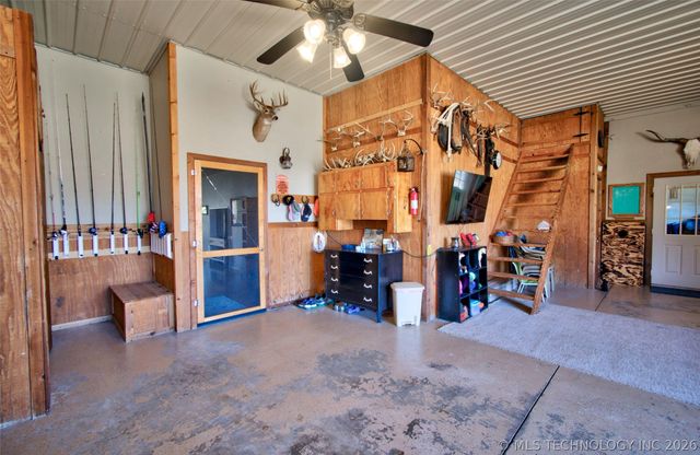 8677 E 63rd Street S, Braggs, OK 74423