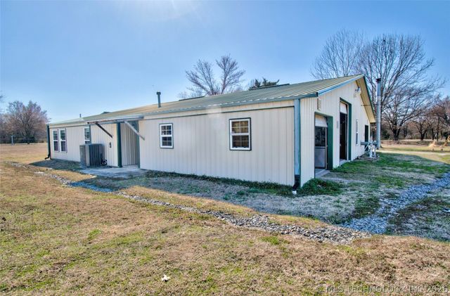 8677 E 63rd Street S, Braggs, OK 74423