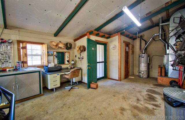 8677 E 63rd Street S, Braggs, OK 74423